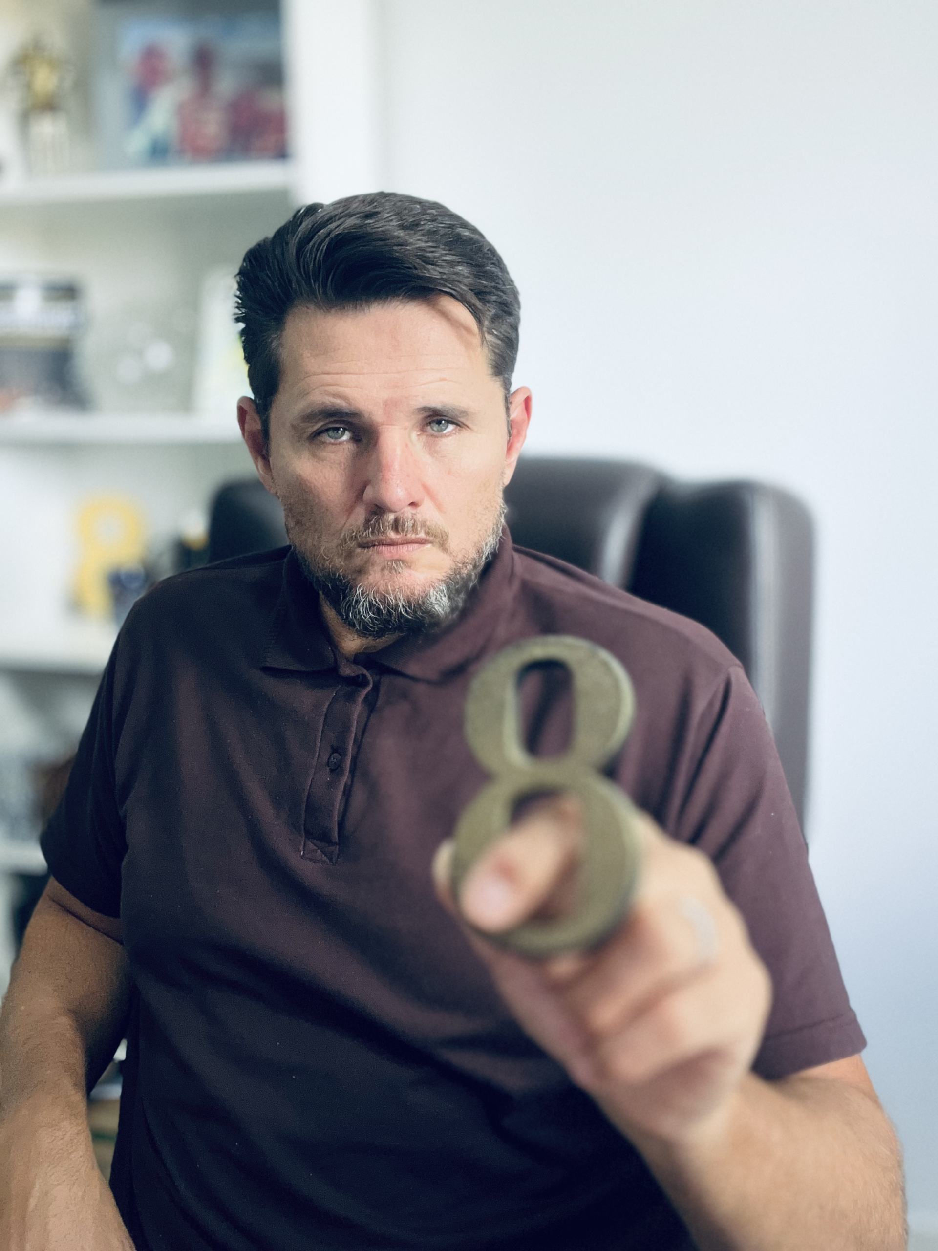 Max Neto com o número 8